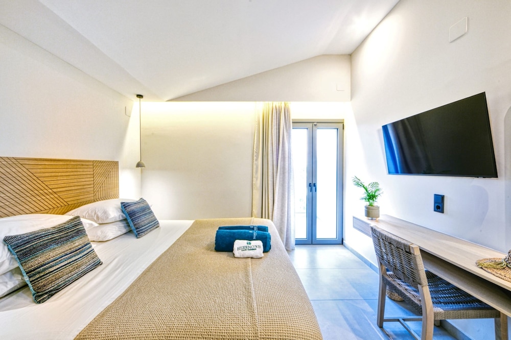 Deluxe Double or Twin Room - Photo 1