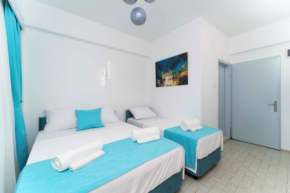 Deluxe Room - Photo 10