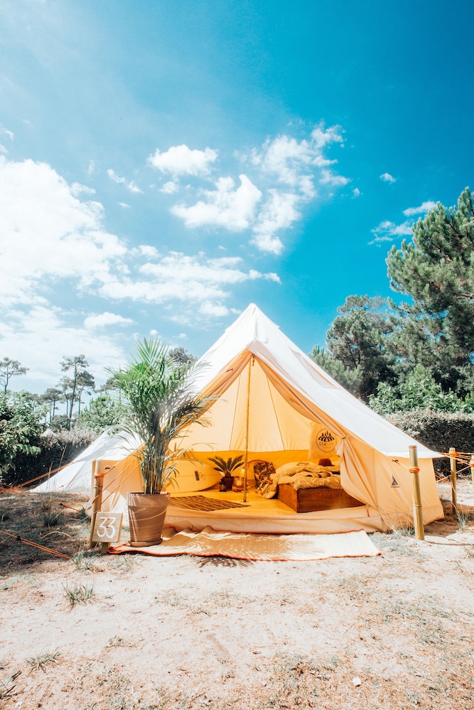 Deluxe Tent photo 3
