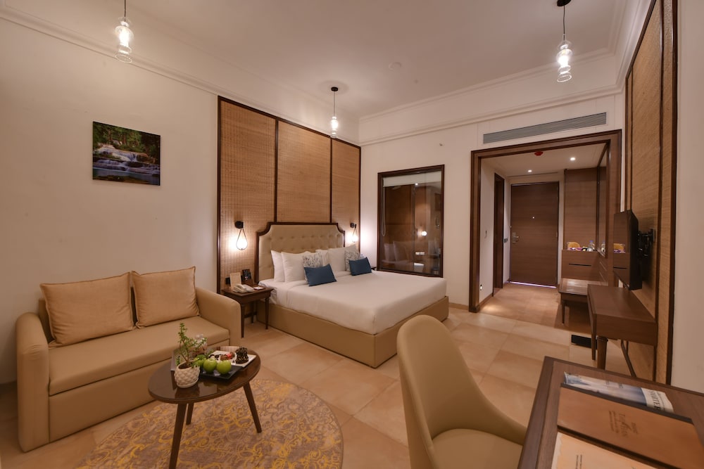 Room, 1 King Bed with Sofa bed, Balcony (View) - Photo 3