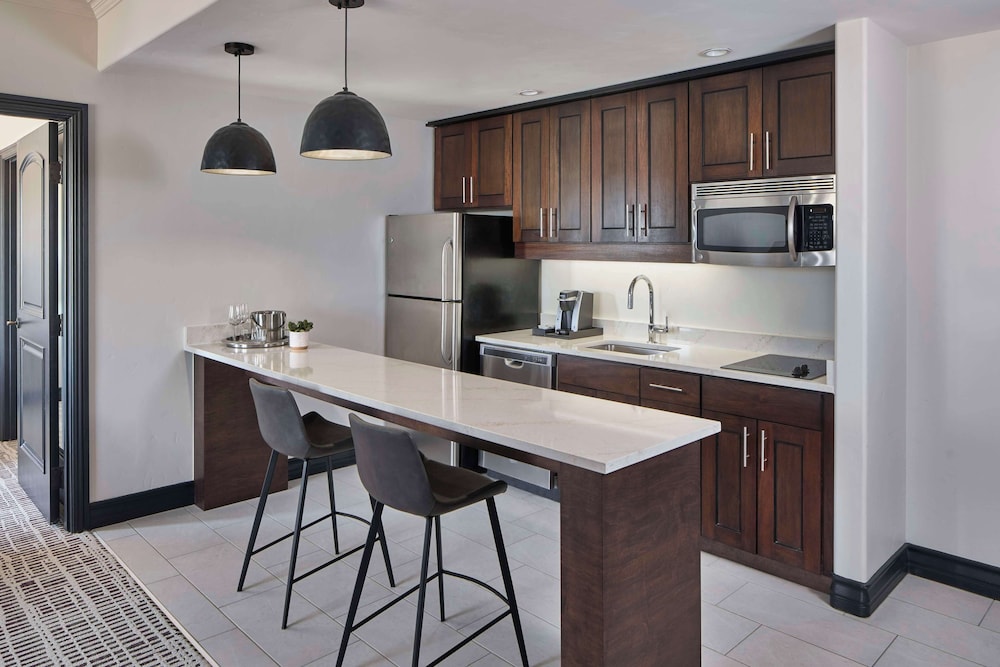 Suite, 1 Bedroom, Balcony (Kitchen) - Photo 2