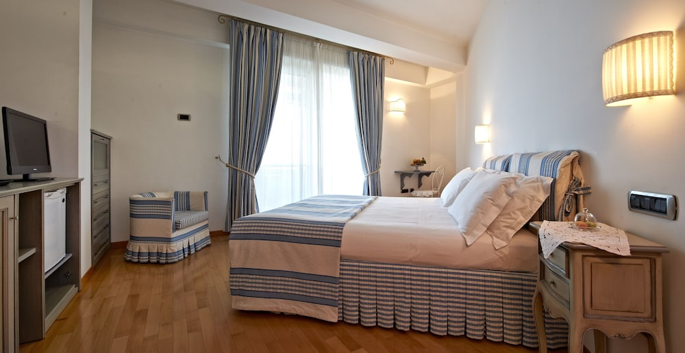 Junior Double Room, Terrace, Sea View - Photo 1