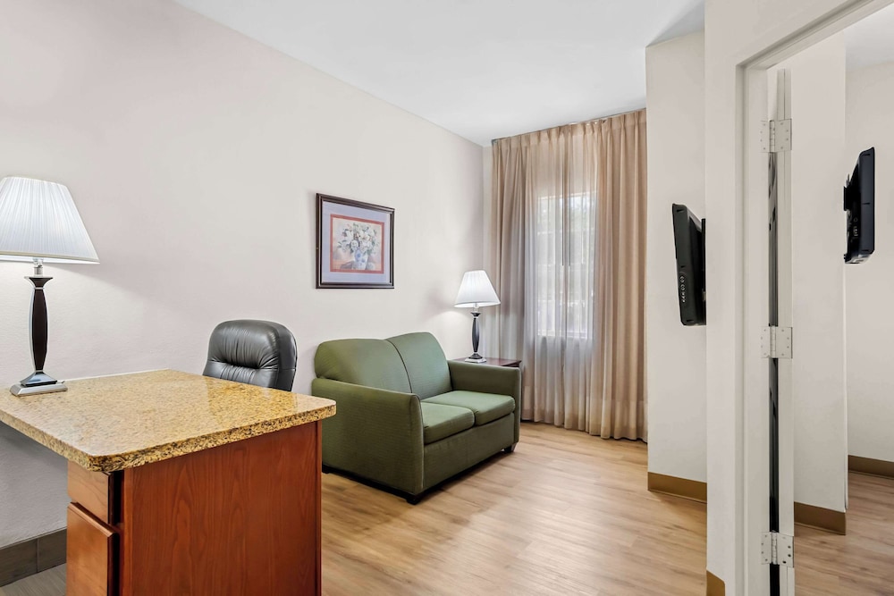 Suite, 1 Queen Bed, Non Smoking (Efficiency, Pet Friendly) - Photo 2