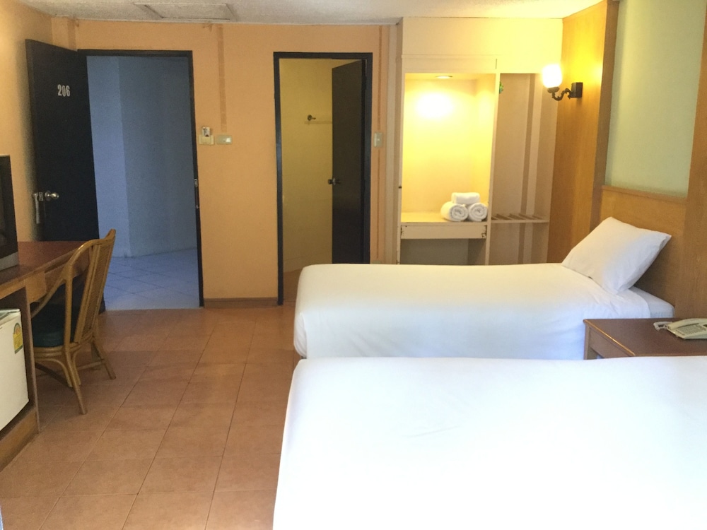 Deluxe Twin Room, Balcony photo 2