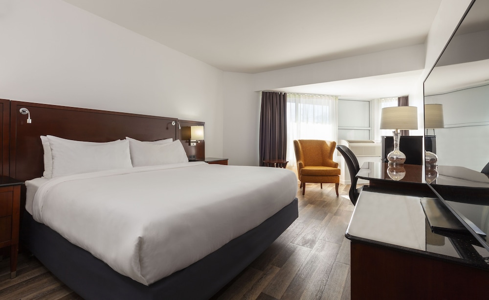 Deluxe Room, 1 King Bed with Sofa bed, Non Smoking - Photo 2