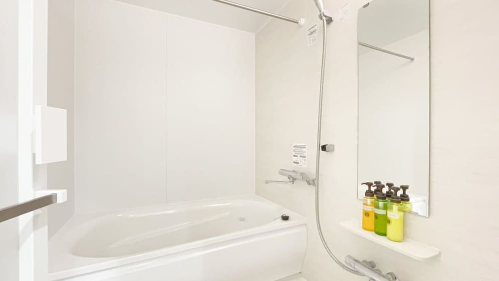 Standard Twin Room, 2 Double Beds, Smoking, Bathtub photo 2