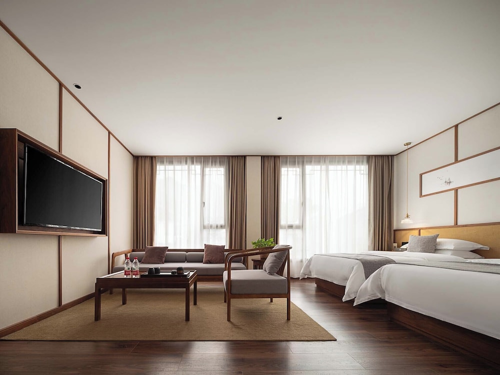 Business Twin Room, Partial Lake View