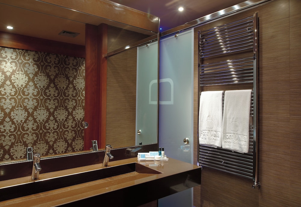 Junior Suite (Spa access included) Junior Suite (Spa access included)