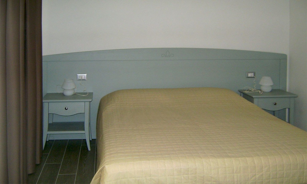 Double or Twin Room, Accessible, Mountain View photo 2