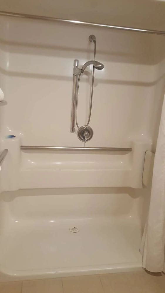 Standard Room, 2 Queen Beds, Accessible, Bathtub