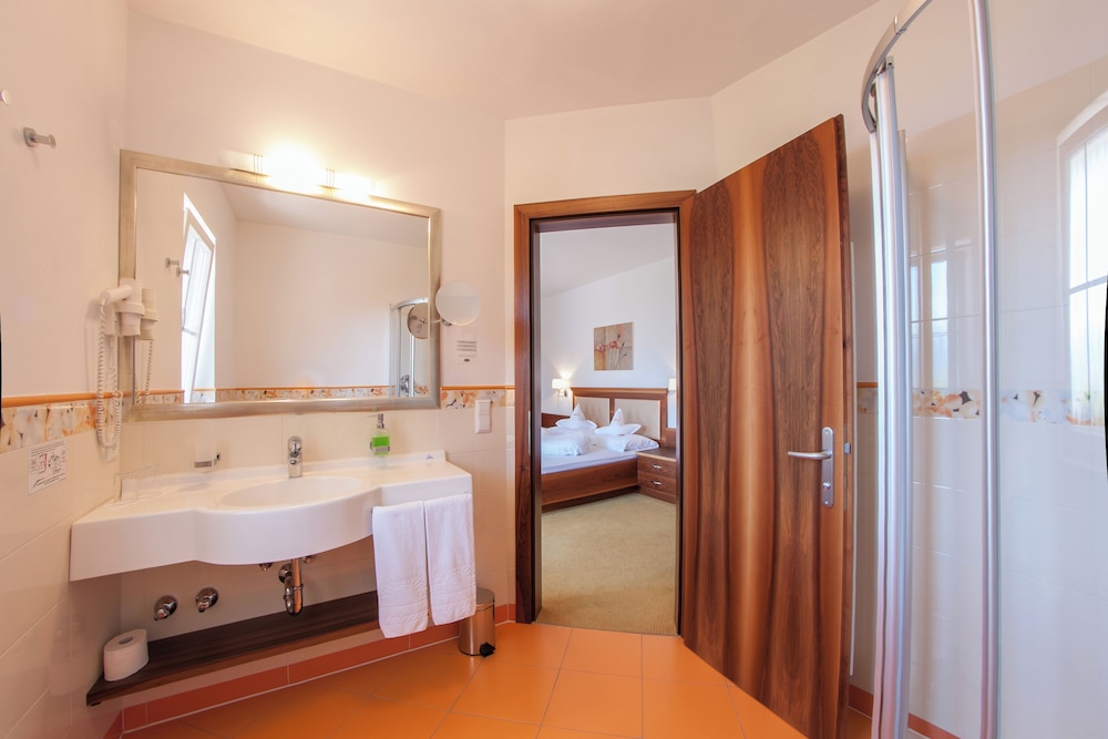 Economy Double Room, Balcony photo 3