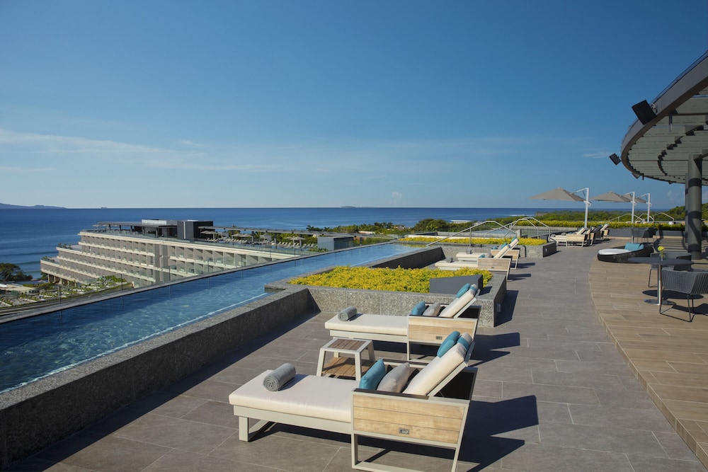 Preferred Club Jr Suite Ocean View King