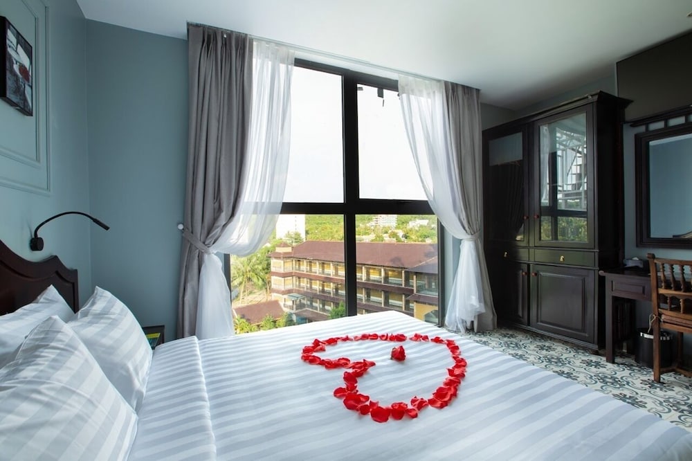 Deluxe Double or Twin Room, 1 King Bed, Mountain View