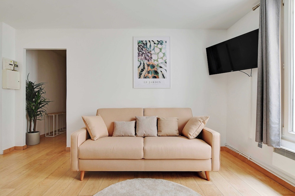 Apartment photo 2