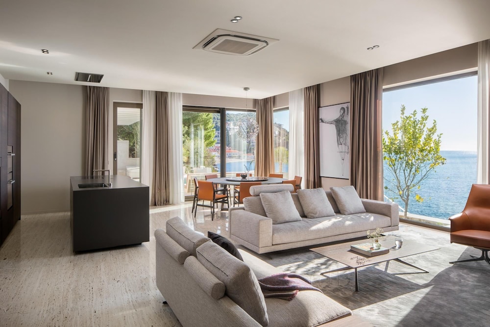 Villa, Accessible, Smoking