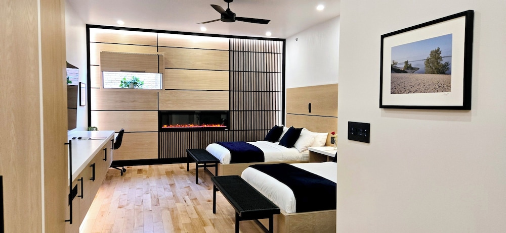 Luxury Room 5 - 2 Queen Beds
