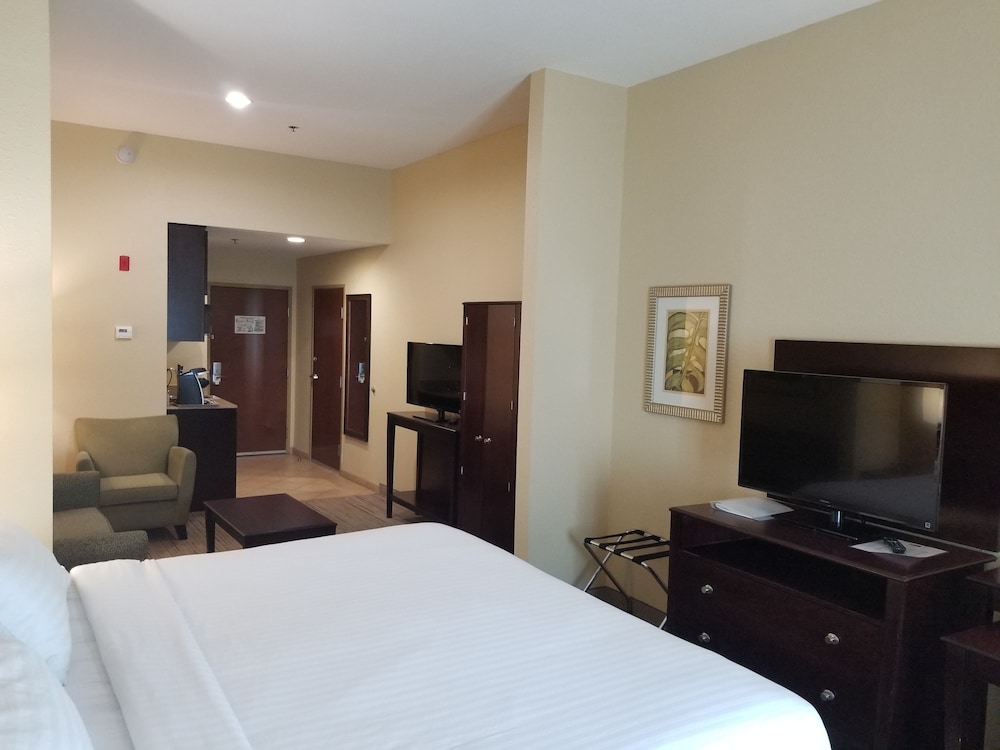 Suite, 2 Queen Beds, Accessible (Mobility, Accessible Tub) photo 3