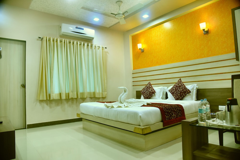 Deluxe Room, 1 Queen Bed, Accessible, Bay View