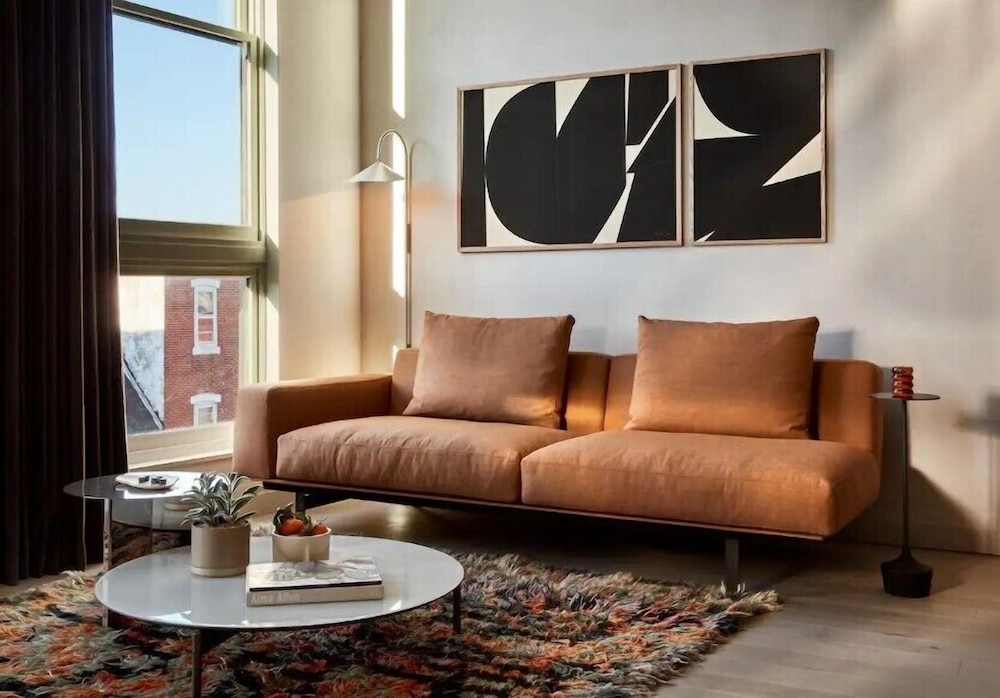 Deluxe Suite, 1 King Bed, City View, Tower