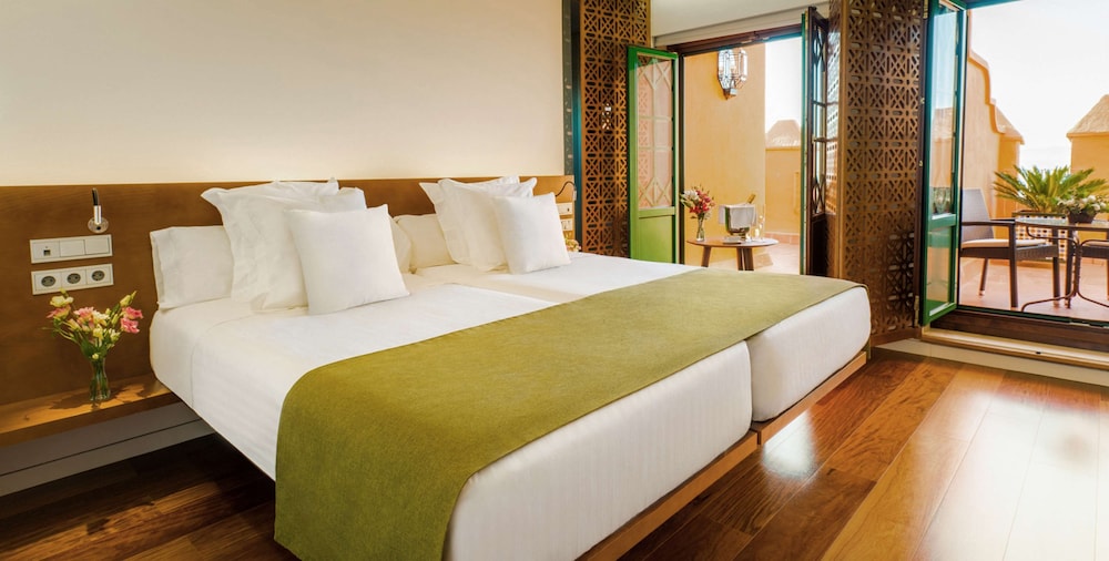 Suite, Multiple Beds, Non Smoking (Separate Living Room)
