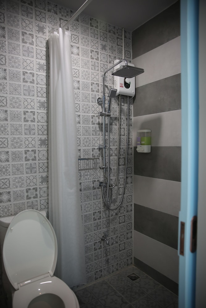 Deluxe Room - Photo 8
