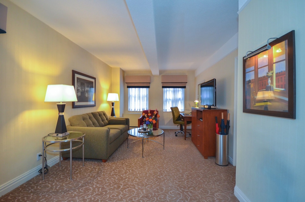 Elite Suite,1 Queen,1 bedroom Apartment,Separate adjoining Living Space and Sofa Bed, Accessible/ADA
