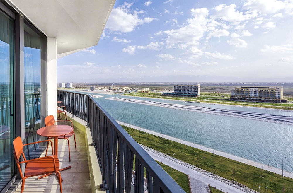 Suite with Balcony, Canal View - Photo 5