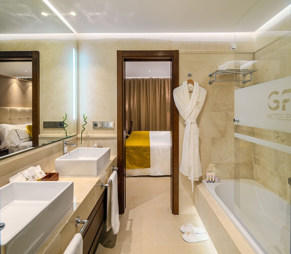 Senior Suite (1 adult)
