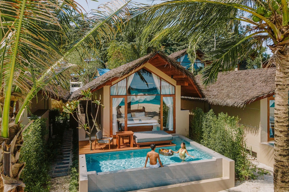 Sand Beachfront Pool Villa - Photo 18