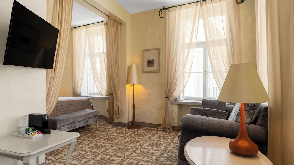 Suite - Photo 4