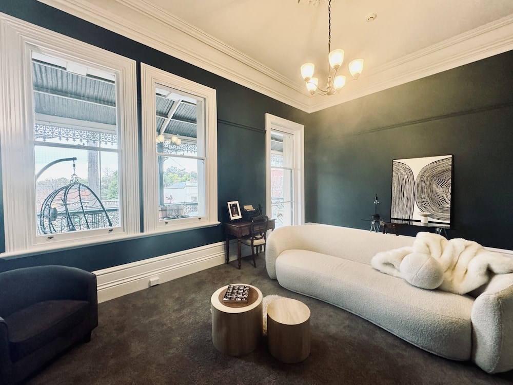 Classic Townhome, 2 Bedrooms, Balcony, City View photo 2