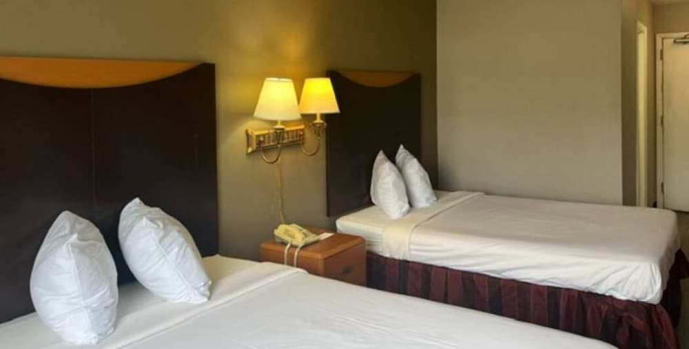 Deluxe Room, 2 Double Beds, Non Smoking, Refrigerator & Microwave photo 1
