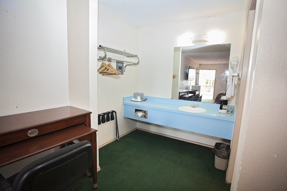 Room, 2 Queen Beds, Smoking