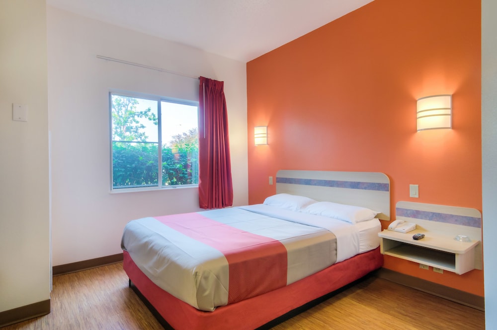 Deluxe Room, 1 Double Bed, Accessible, Non Smoking photo 2