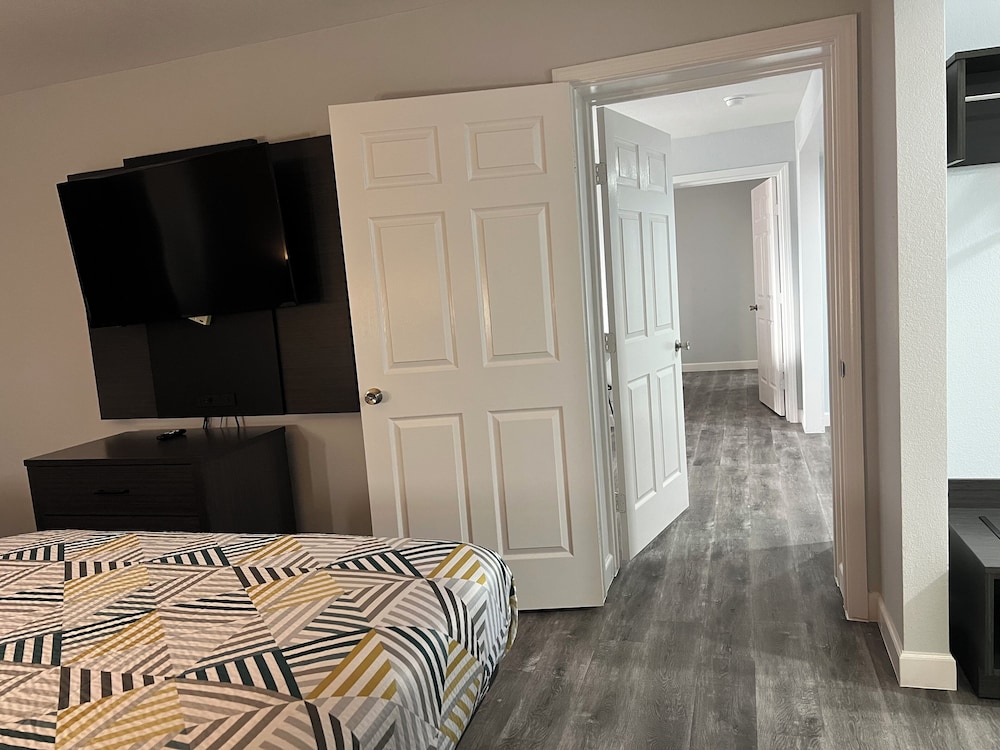 Standard Suite, Multiple Beds, Non Smoking, Kitchen photo 1