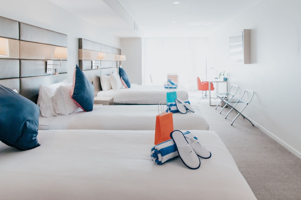 Superior Family Accessible Room, 1 Queen and 2 Single Beds - Photo 3