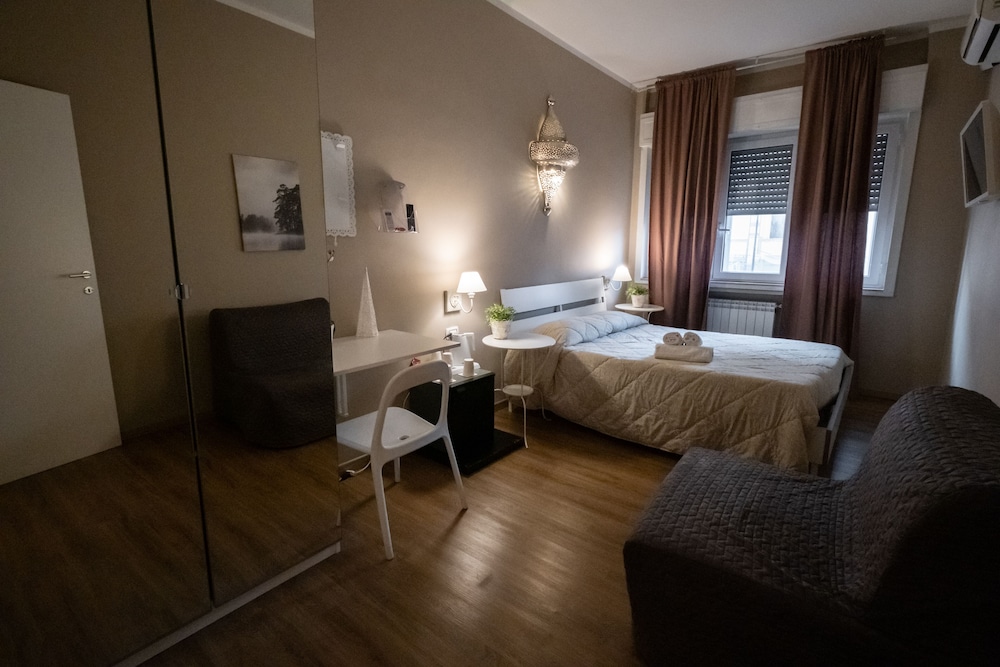 Classic Double Room, 1 Bedroom, Private Bathroom (1-2) - Photo 15
