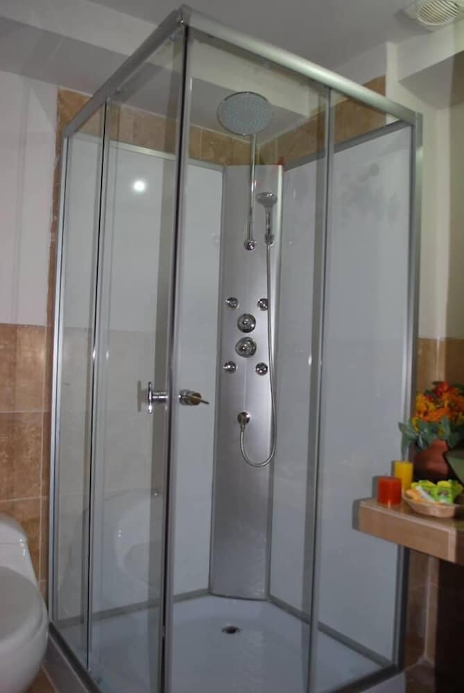Standard Double Room, 1 Queen Bed, Private Bathroom photo 3