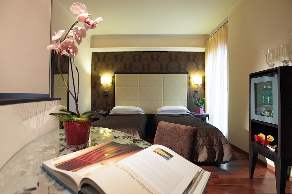 Double Room (Gold)