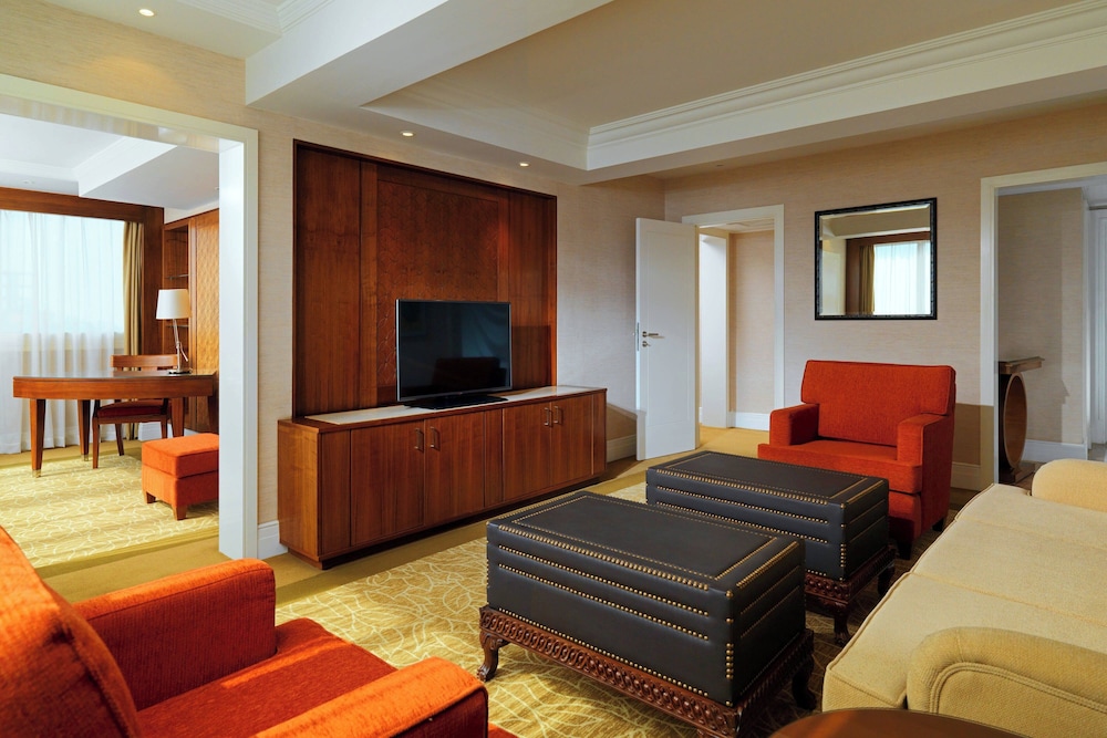 Executive Suite, 1 King Bed, Balcony - Photo 5