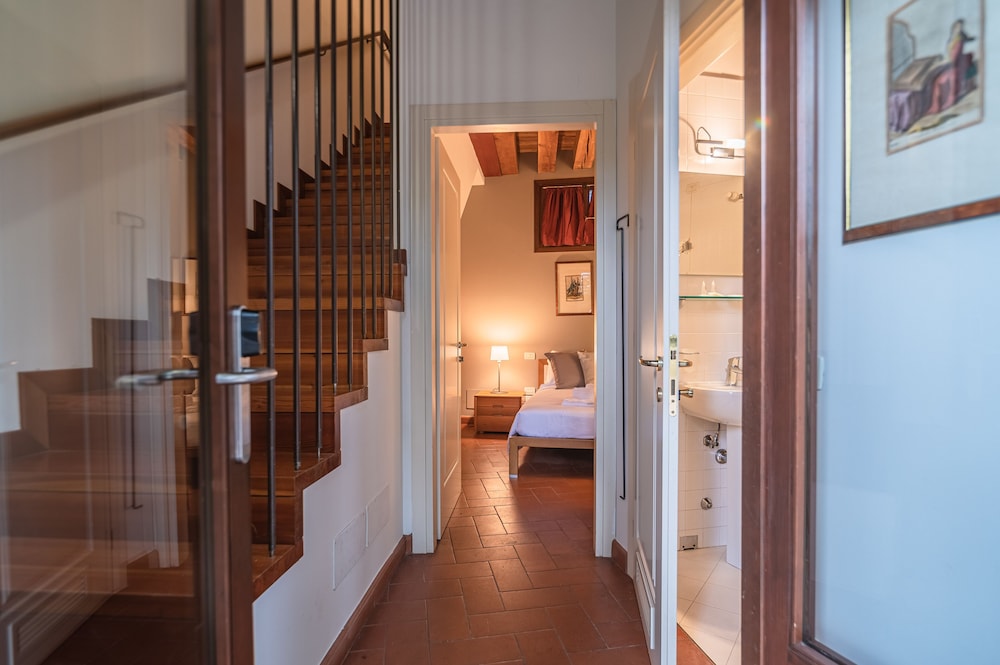 Comfort Room, 1 Queen Bed, Kitchen photo 2