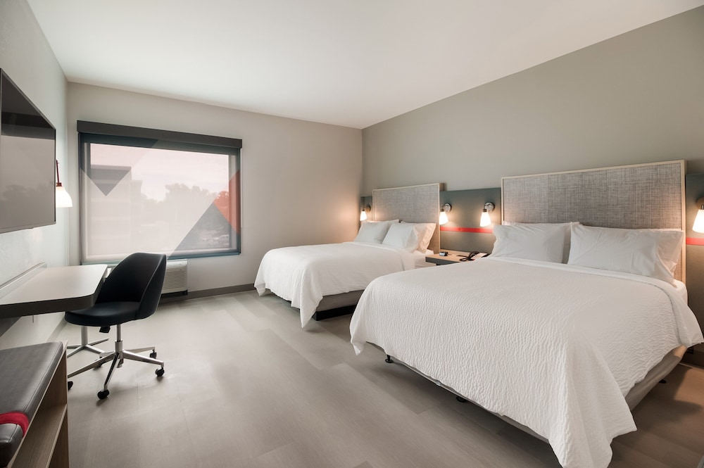 Standard Room, 2 Queen Beds - Photo 1