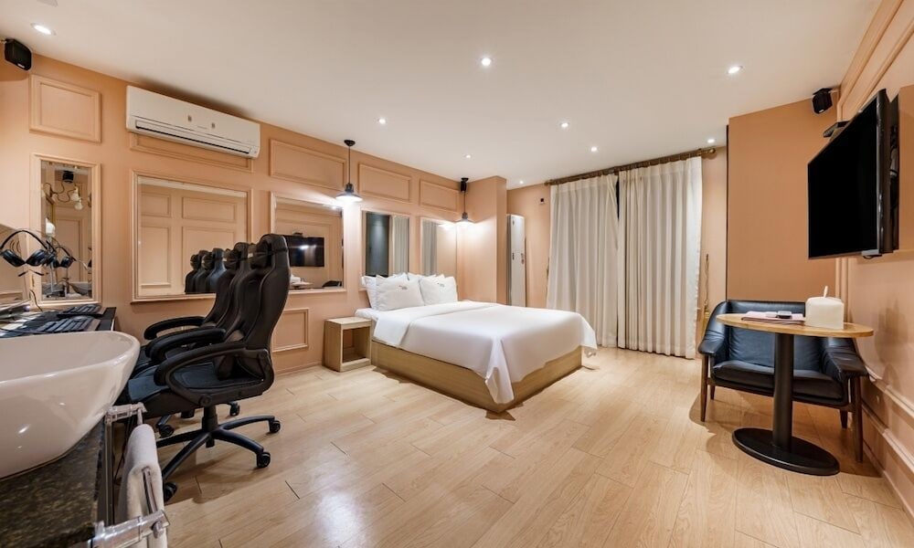 Deluxe Room - Photo 2