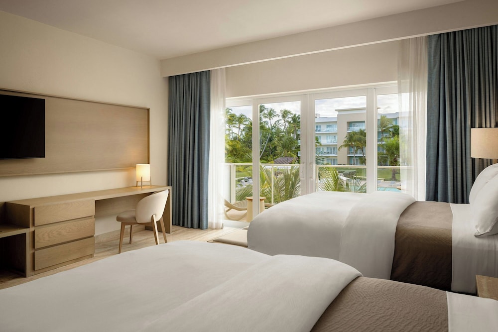 Traditional Room, 2 Double Beds, Ocean View (Balcony) thumbnail 6