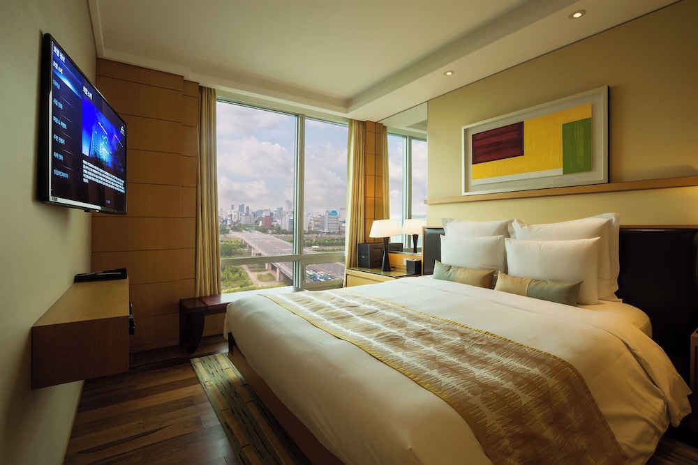 Executive Suite, 1 Bedroom, City View photo 3