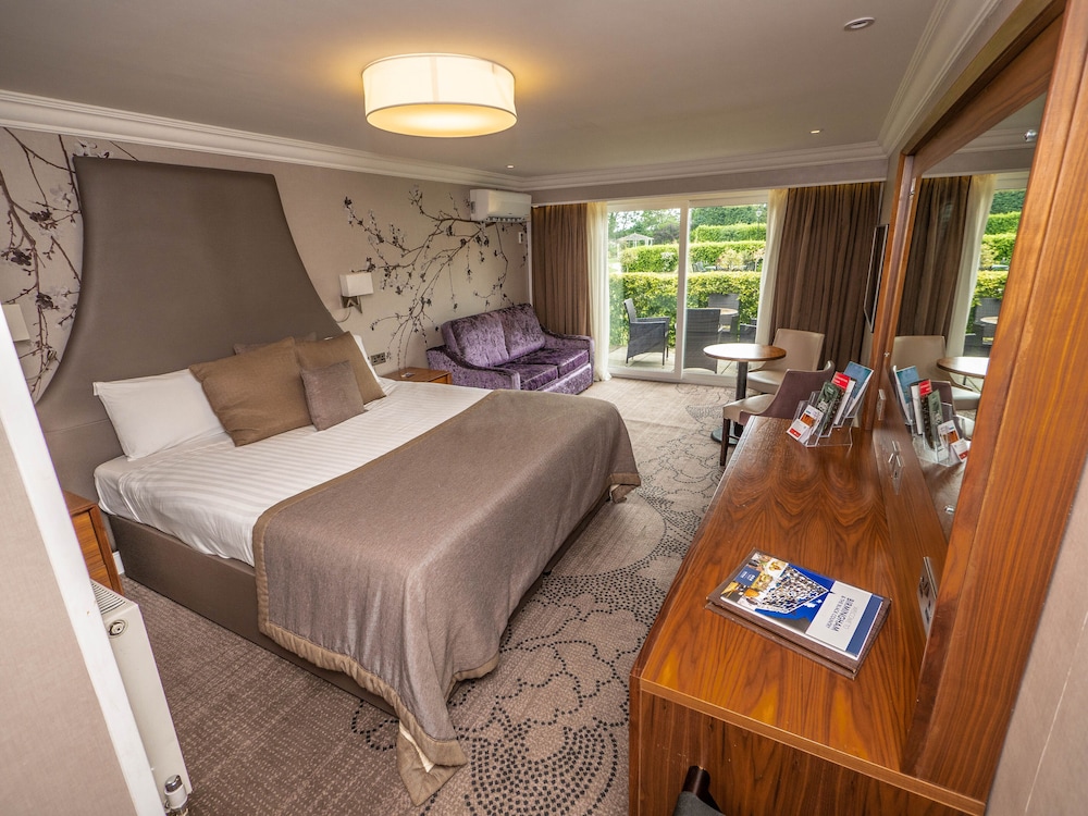 Family Double Room, 1 King Bed with Sofa bed - Photo 1