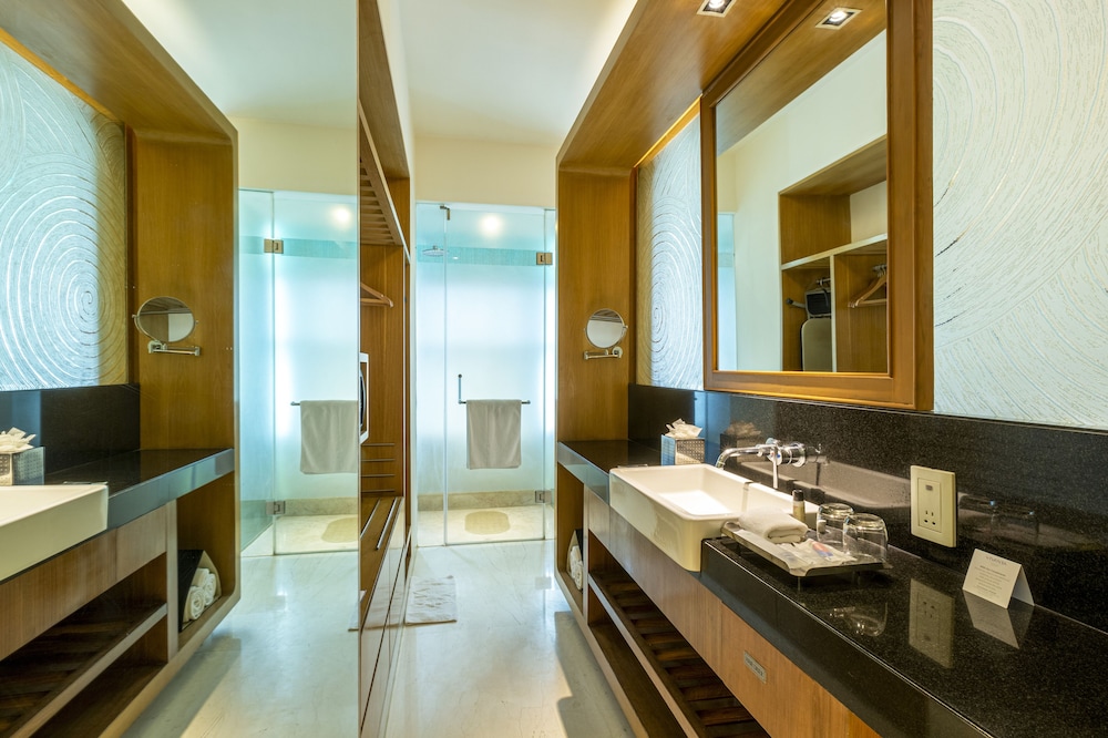 Superior Room City View Queen Bed - Photo 5