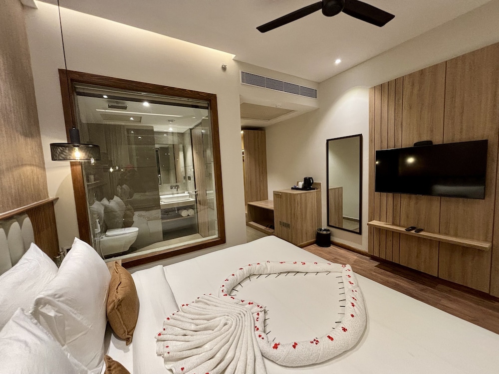 Deluxe Room - Photo 5