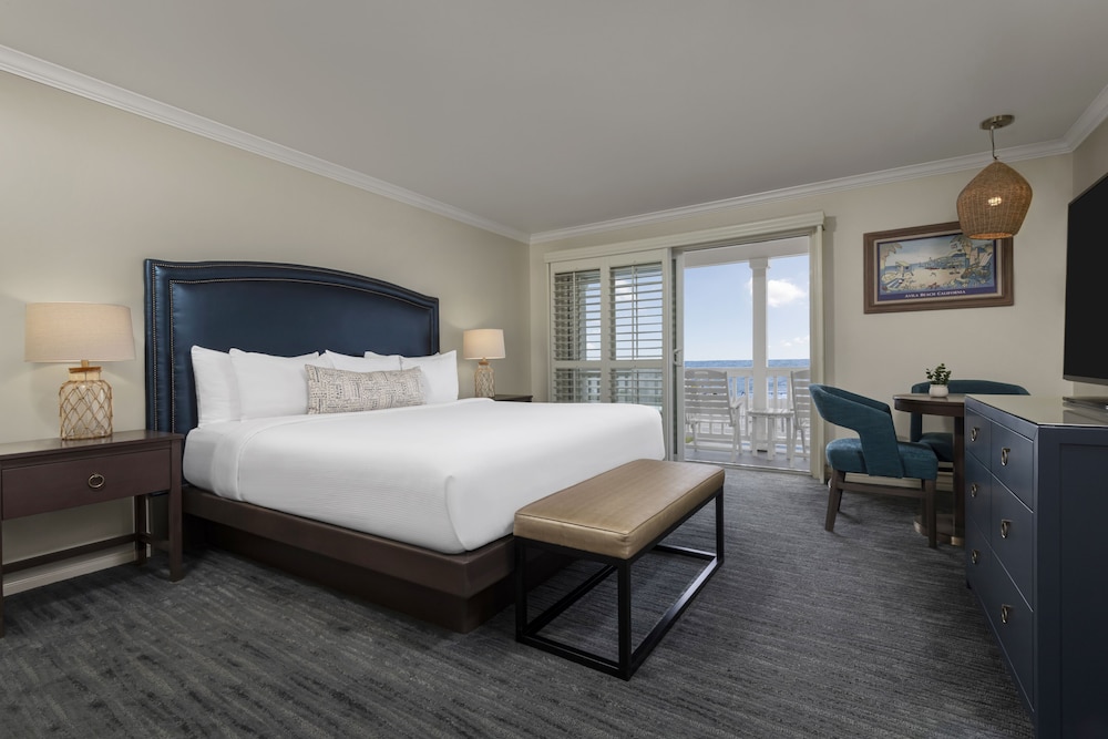Luxury Suite, 1 King Bed, Oceanfront - Photo 1