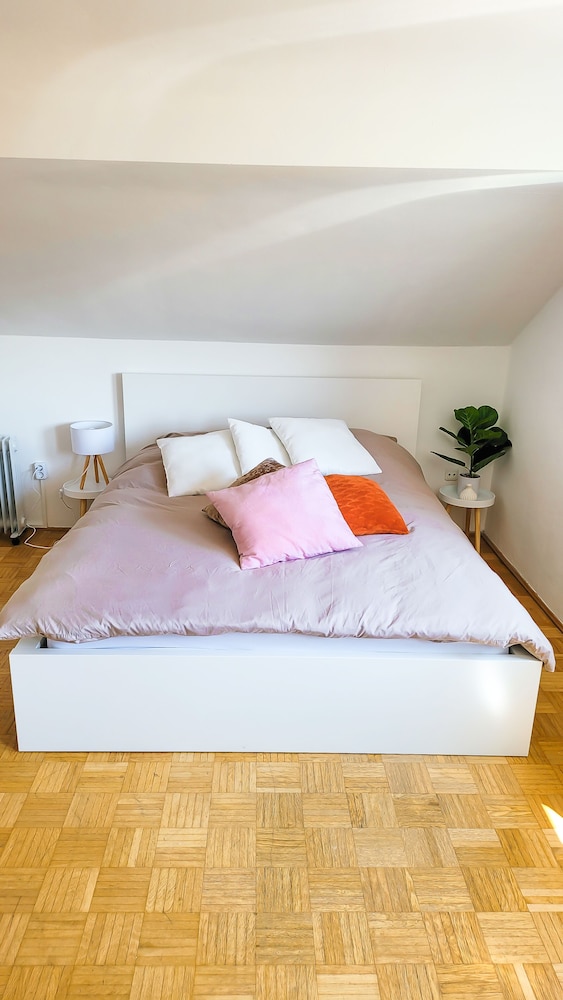 Basic Condo photo 1